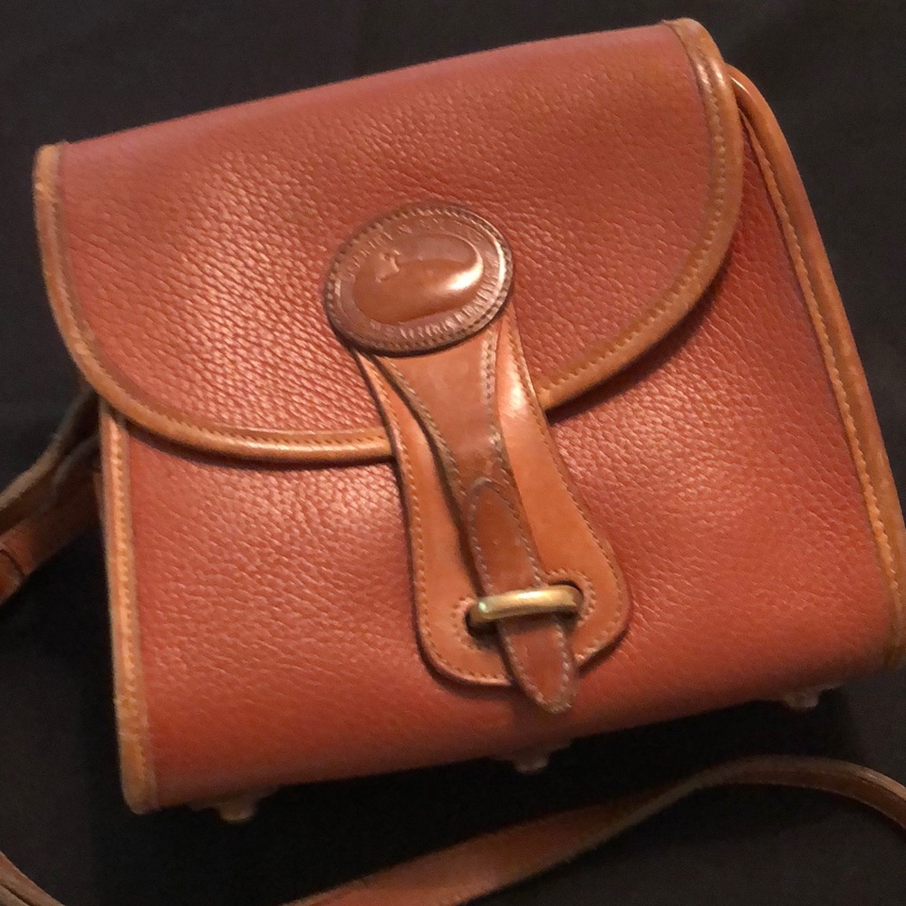 Shoulder style leather bag